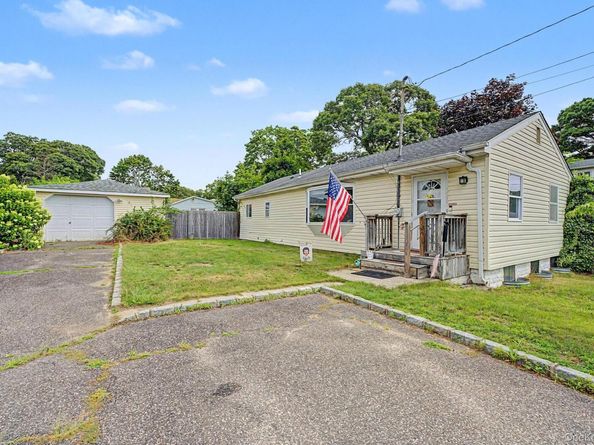 257 Elizabeth Avenue, Holbrook NY 11741