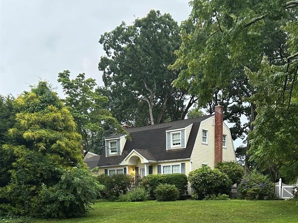 20 Brook Lane, Smithtown NY 11787