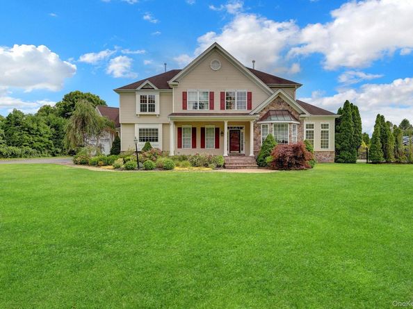 7 Brookline Court, Wading River NY 11792