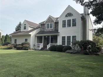 4 Wood Hollow Drive