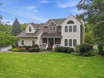 4 Wood Hollow Drive