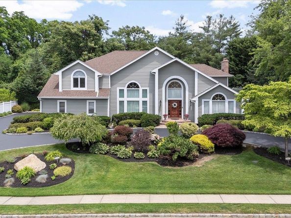 4 Shannon Drive, Woodbury NY 11797