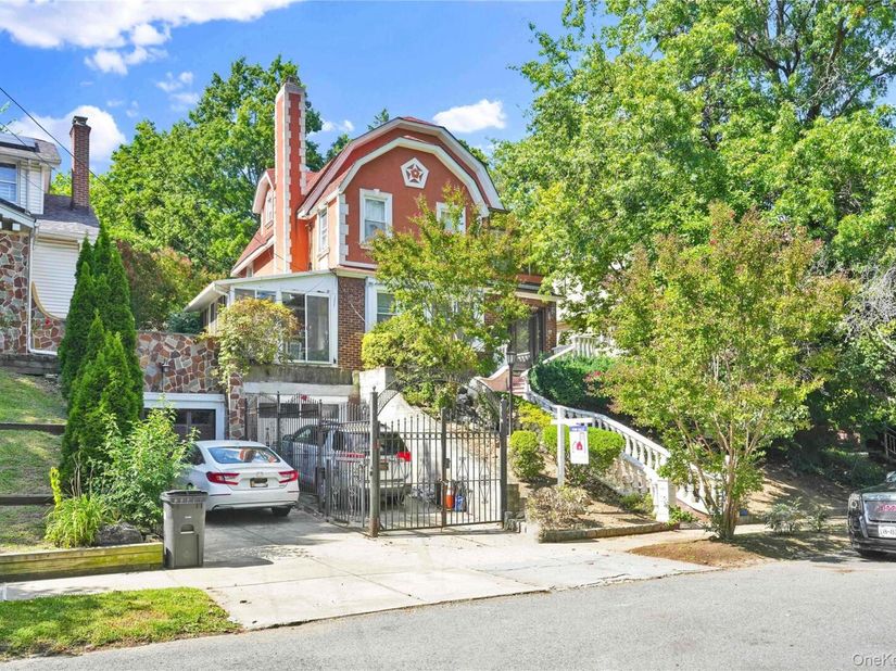 84-42 Charlecote Ridge, Jamaica Estates NY 11432