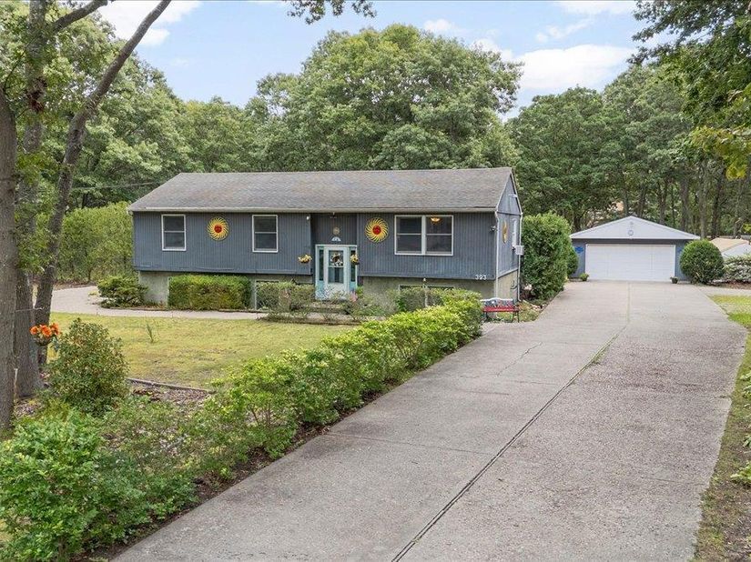 393 Railroad Avenue, Manorville NY 11949