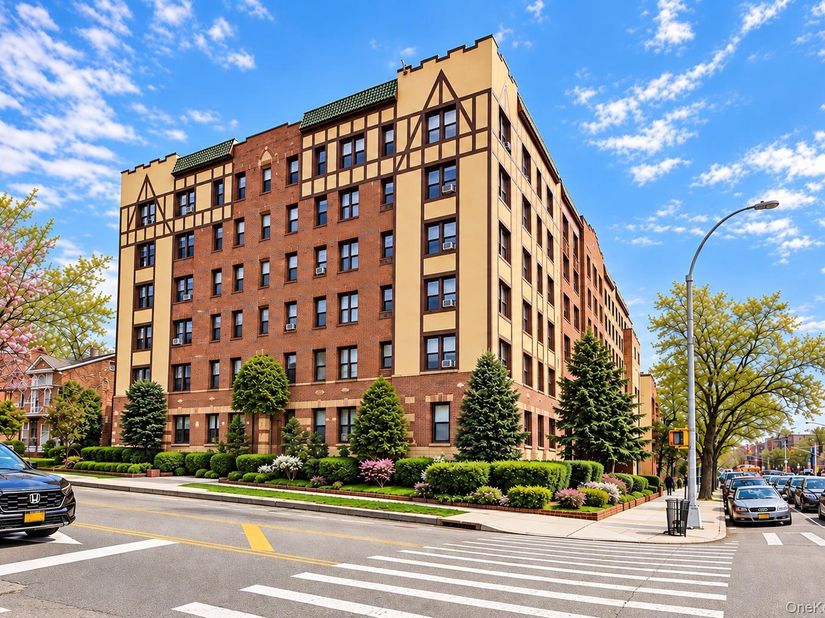 115-25 Metropolitan Avenue 224, Kew Gardens NY 11418