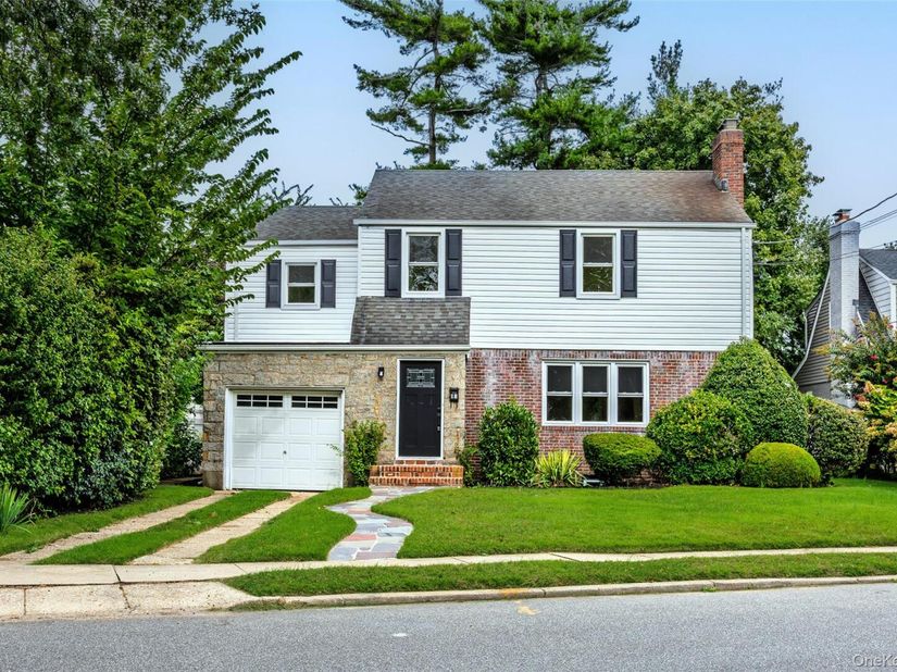 81 Rowe Avenue, East Rockaway NY 11563