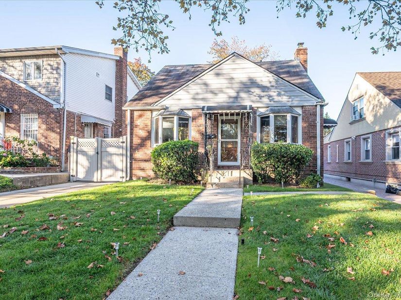 58-24 Clearview Expressway, Oakland Gardens NY 11364