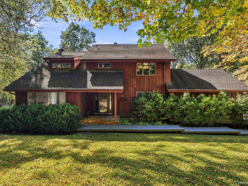 32 Sarles Street, Armonk NY 10504