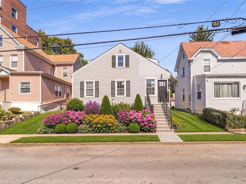 219 E 238th Street, Bronx NY 10470