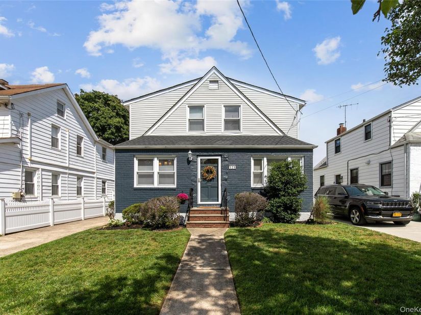 529 7th Avenue, New Hyde Park NY 11040