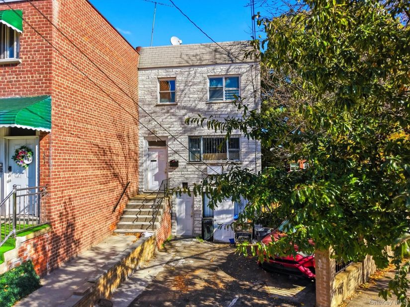 1073 E 233rd Street, Bronx NY 10466