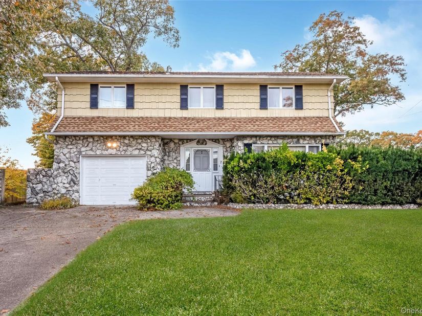 7 Edgewood Avenue, Smithtown NY 11787