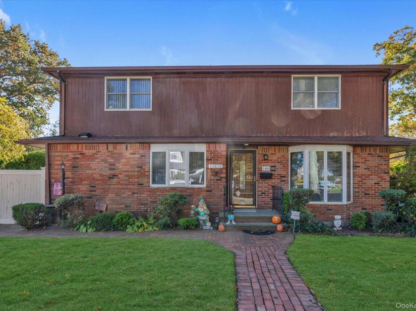 100 Grant Street, Massapequa Park NY 11762