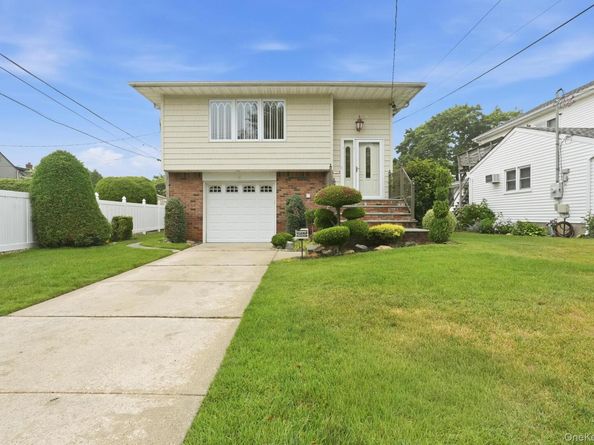 6 N Park Drive, Massapequa NY 11758