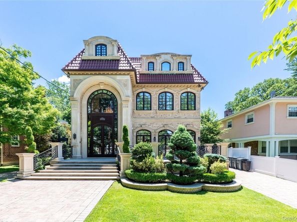 18710 Aberdeen Road, Jamaica Estates NY 11432