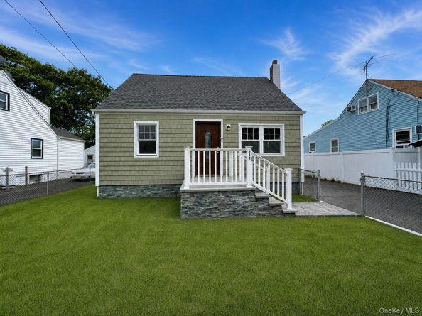 541 N Indiana Avenue, Lindenhurst NY 11757