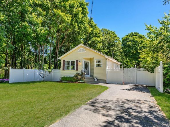 283 Railroad Avenue, Center Moriches NY 11934