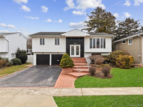 2812 Covered Ridge Road, Merrick NY 11566