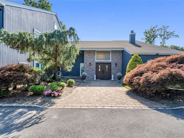 26 Tamara Court, Melville NY 11747