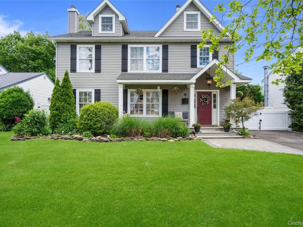 9 Lagoon Boulevard, Massapequa NY 11758