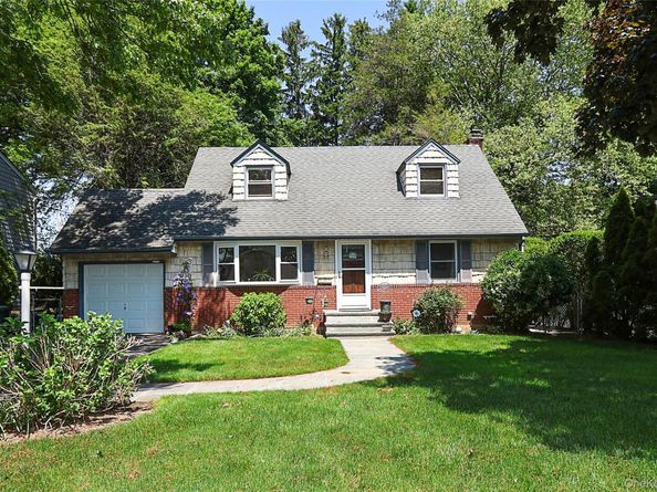114 Hilldale Road, Albertson NY 11507