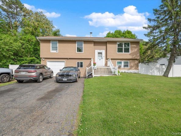 745 Greenbelt Parkway W, Holbrook NY 11741