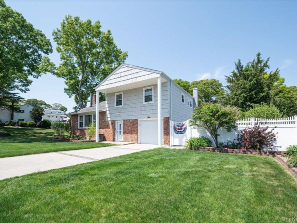 5 Spruceton Street, Selden NY 11784