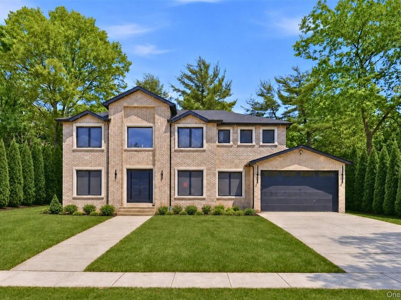 97 Parkway Drive, Roslyn Heights NY 11577