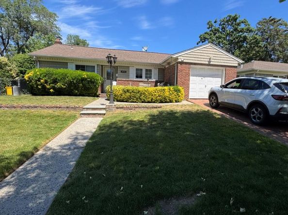 1498 Kew Avenue, Hewlett NY 11557