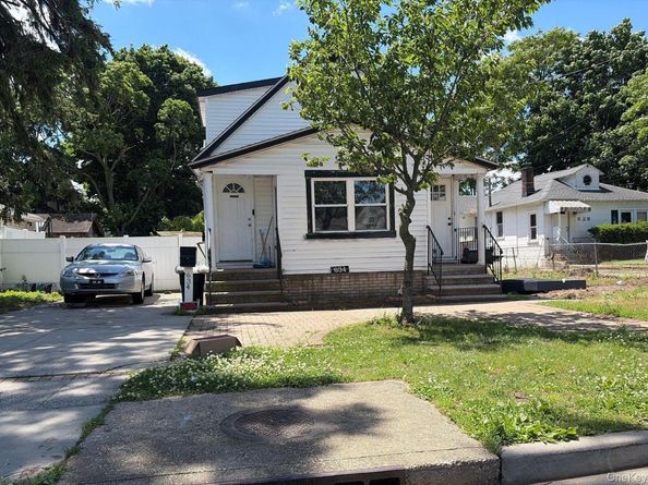 634 Hillside Court, Uniondale NY 11553