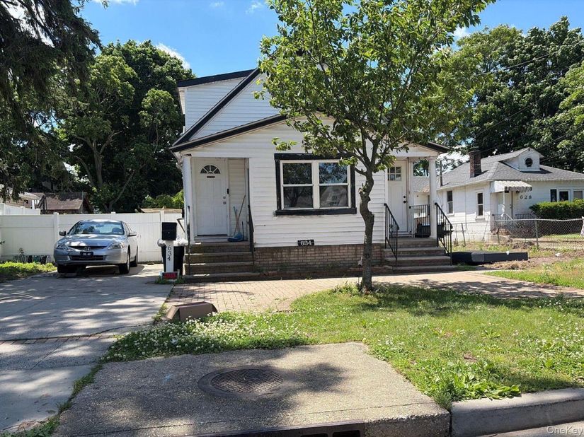634 Hillside Court, Uniondale NY 11553