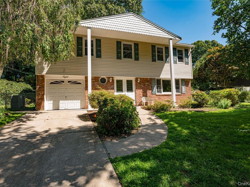 8 Salisbury Drive N, East Northport NY 11731