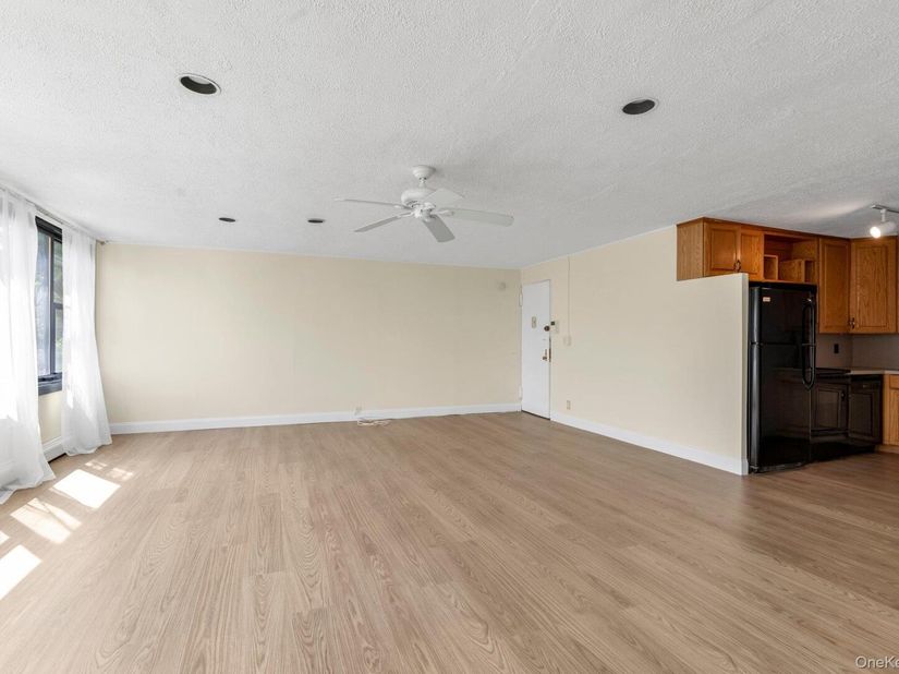 10-01 162 Street 4A, Beechhurst NY 11357
