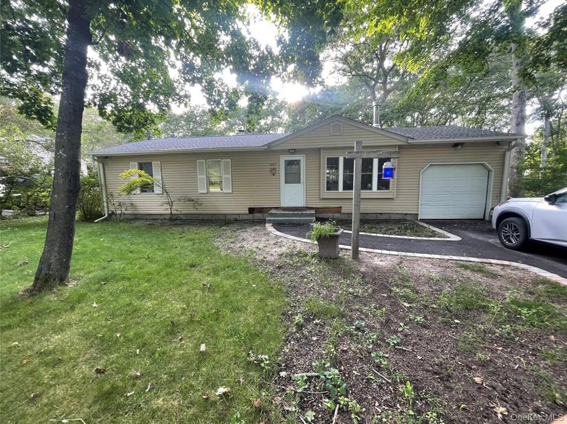 257 Parkway Drive, Calverton NY 11933
