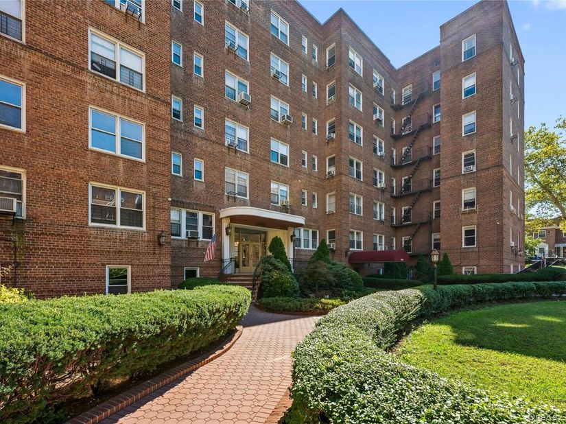 99-41 64th Ave D7, Rego Park NY 11374