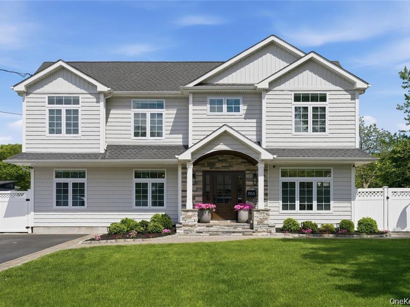 703 Peter Paul Drive, West Islip NY 11795