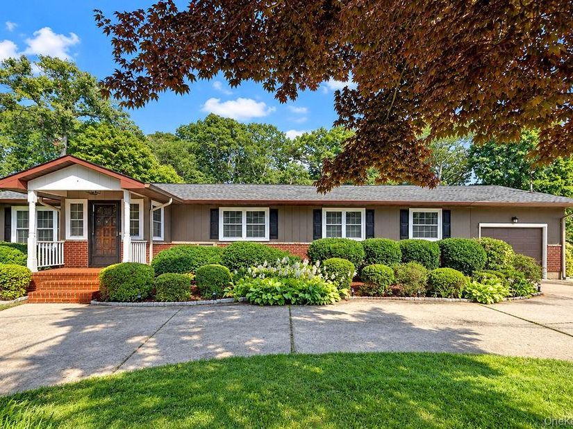 41 Linden Lane, Shirley NY 11967