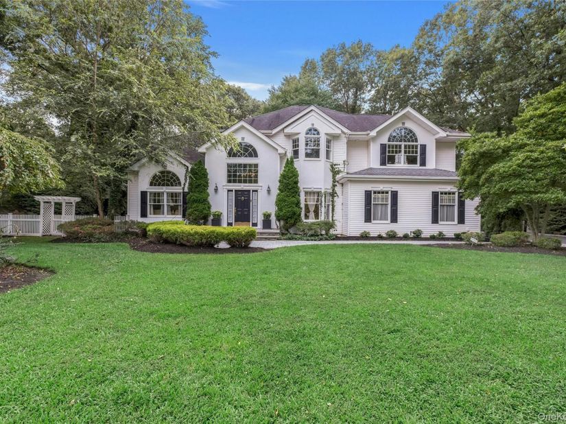 14 Cobbler Lane, East Setauket NY 11733