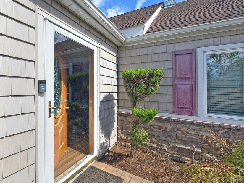 5 Woodcock Lane, Levittown NY 11756