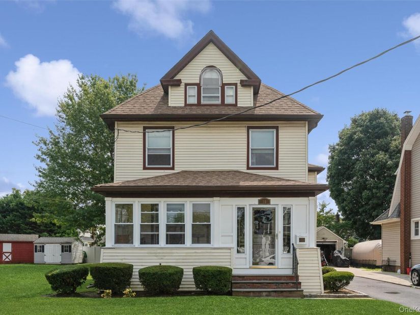 10 Driscoll Avenue, Rockville Centre NY 11570