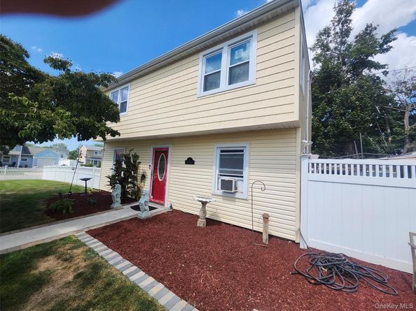 3 Brook Lane, Levittown NY 11756
