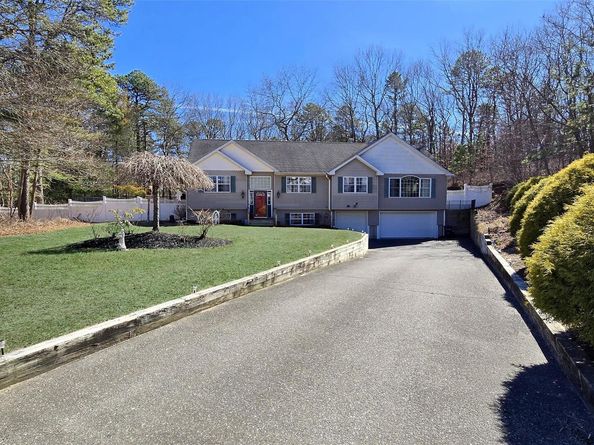 11 Doral Lane, Yaphank NY 11980