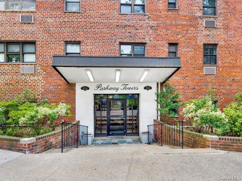 1910 S Pelham Parkway S 3G, Bronx NY 10461