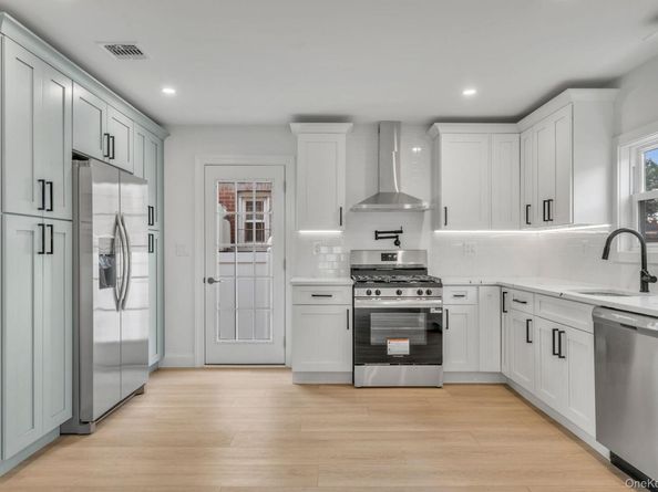 215 W Marie Street, Hicksville NY 11801