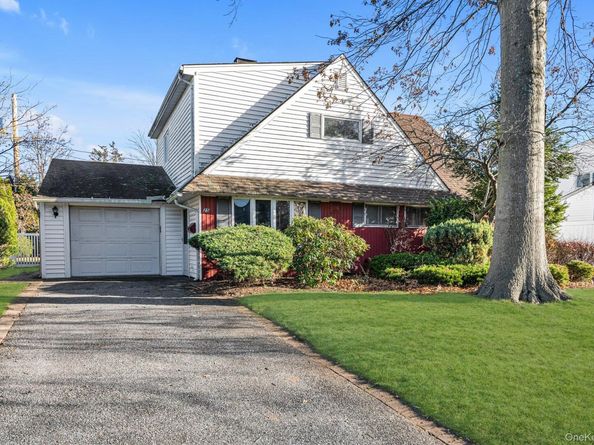 25 March Lane, Westbury NY 11590