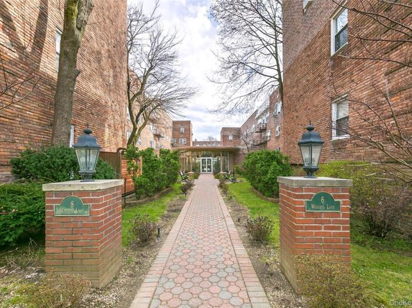 6-8 Wooleys Lane B34, Great Neck NY 11023