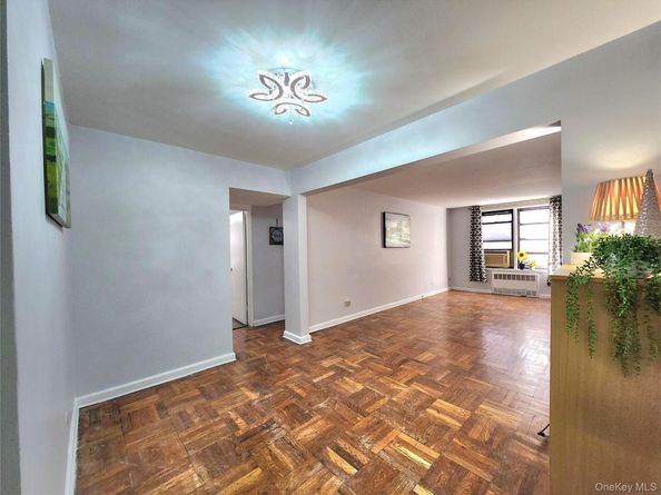 33-27 91 1J, Jackson Heights NY 11372