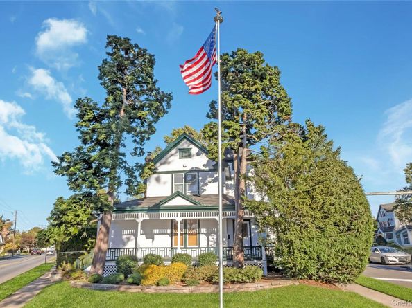 215 Conklin Street, Farmingdale NY 11735