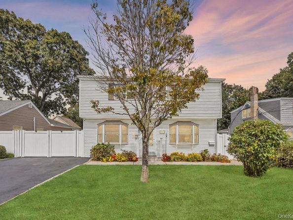 124 E 12th Street, Huntington Station NY 11746