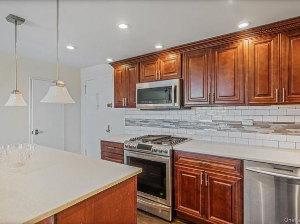 18-15 215th Street 10 P, Bayside NY 11360